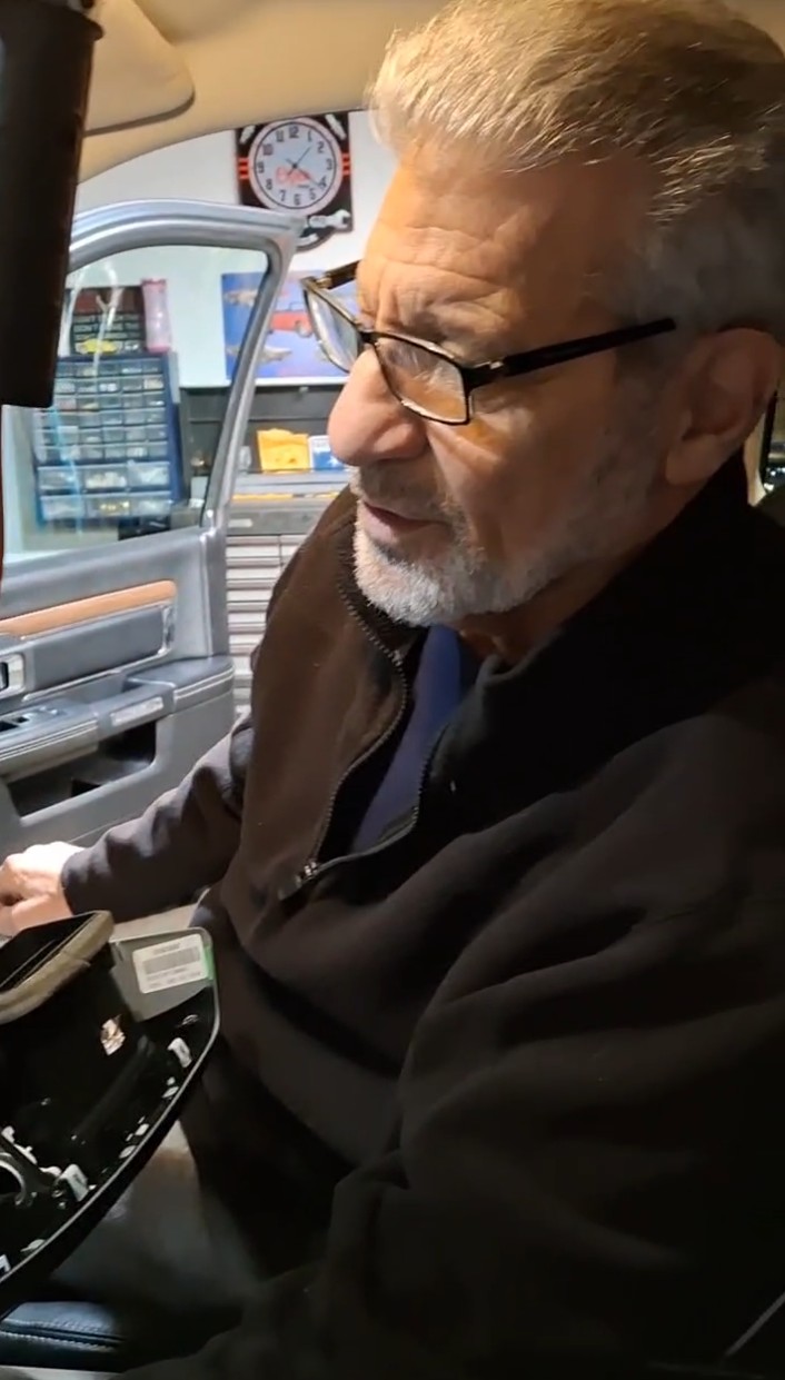 Customer testimonial - Uconnect restart on camera review